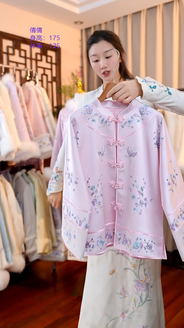 刺绣梅花蝴蝶太太服  非遗苏绣服饰一物一件