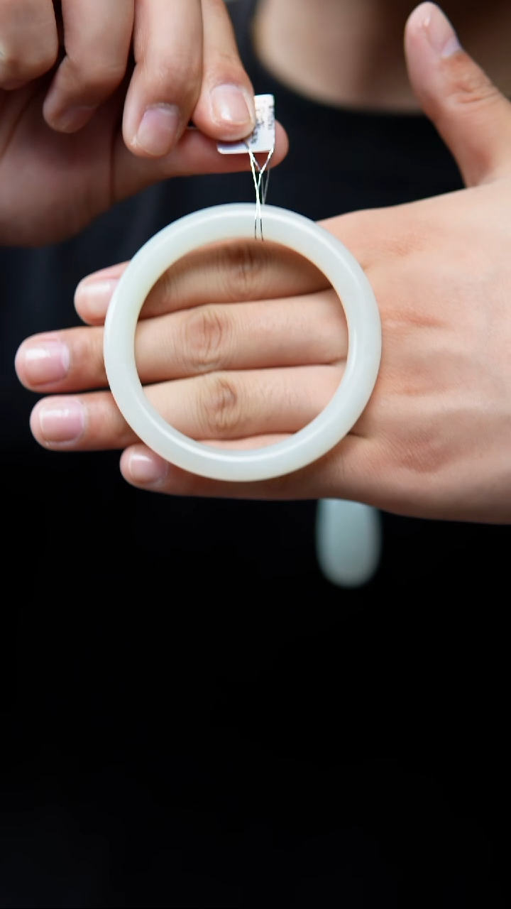 【闪购商品】和田玉手镯未镶嵌57翠青白底一口翠