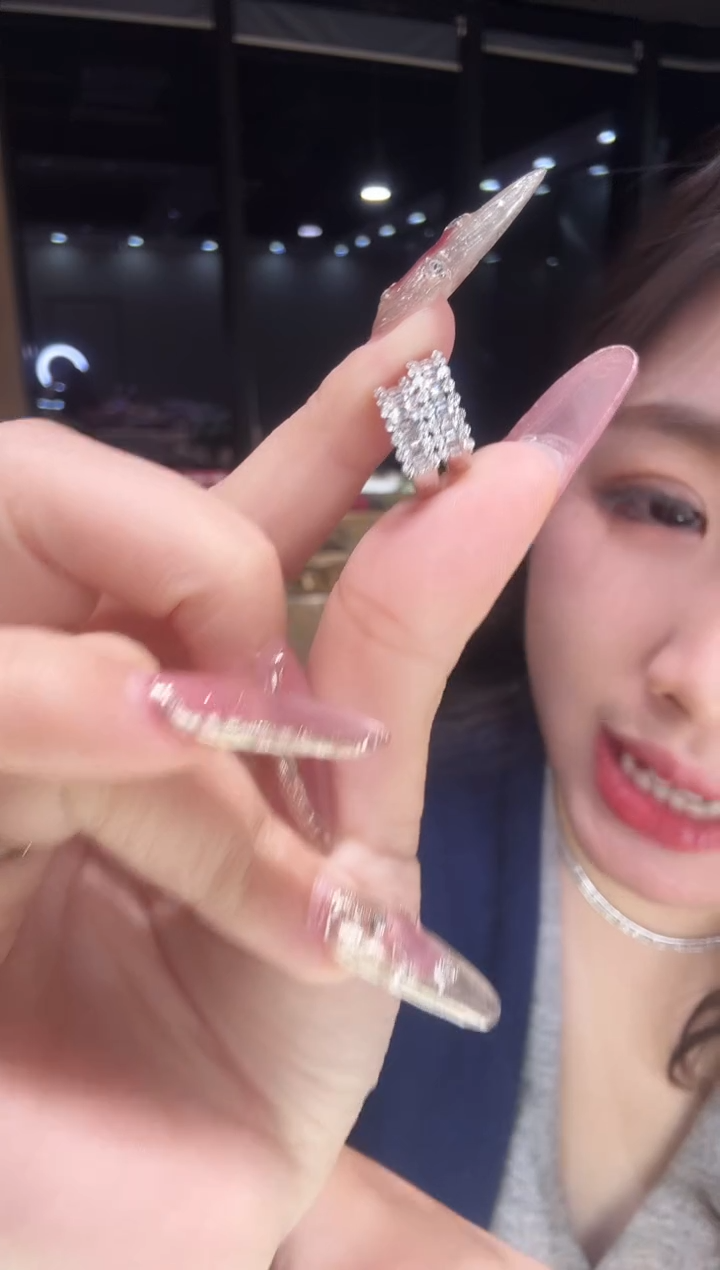 【闪购商品】钻石耳饰18K金镶嵌1克拉璀璨星河