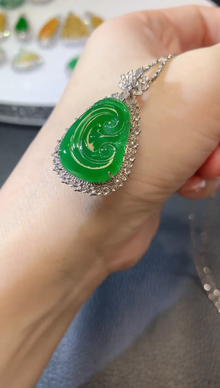 【闪购商品】翡翠吊坠(不含链)18K金镶嵌C43   