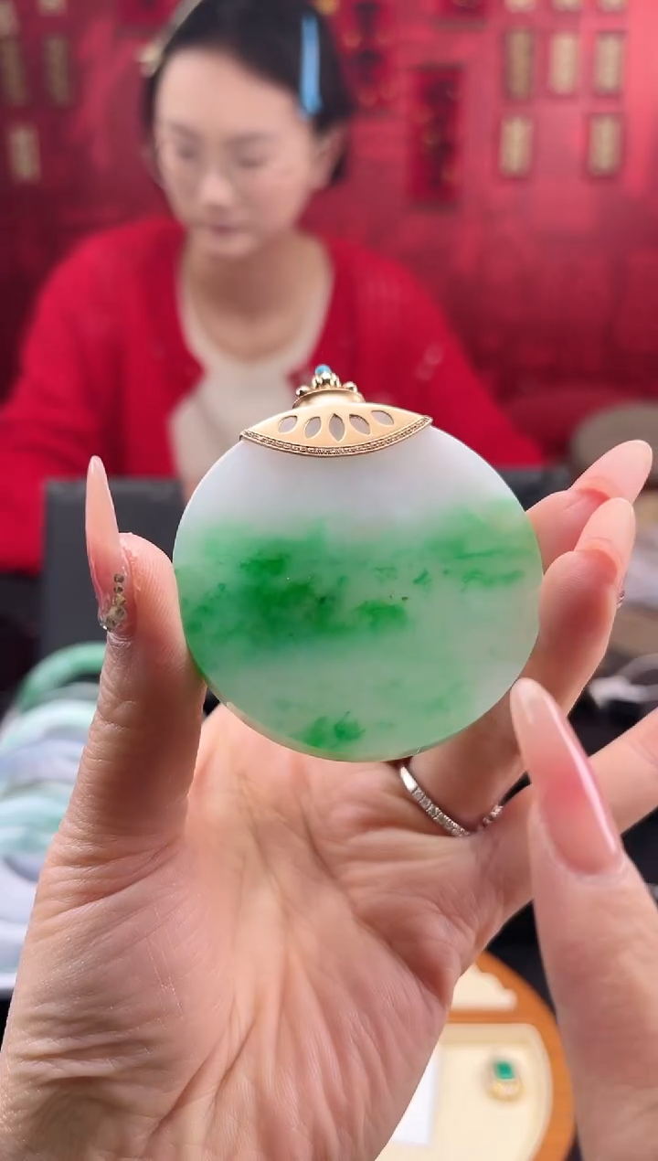 【闪购商品】翡翠颈饰18K金镶嵌吊坠