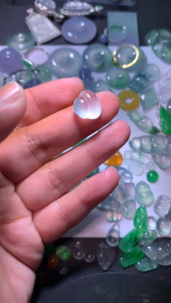 【闪购商品】翡翠颈饰未镶嵌葫芦