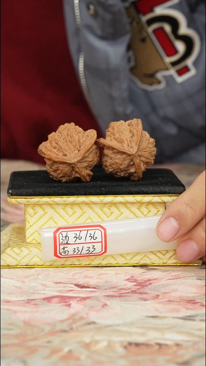 【闪购商品】文玩核桃把件盘山三棱