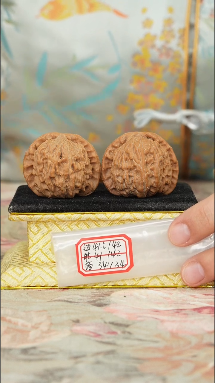 【闪购商品】文玩核桃把件白狮子