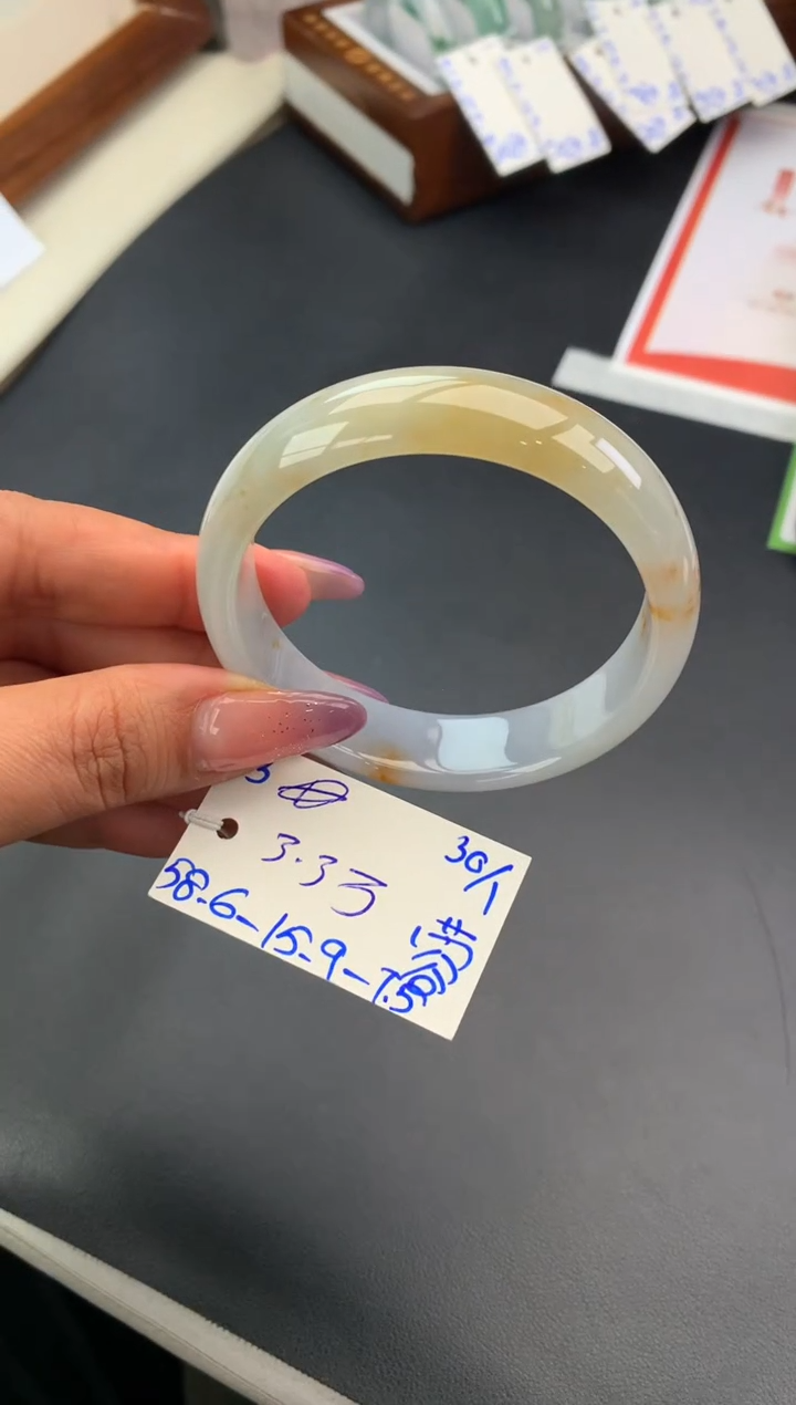 【闪购商品】翡翠手镯未镶嵌手镯