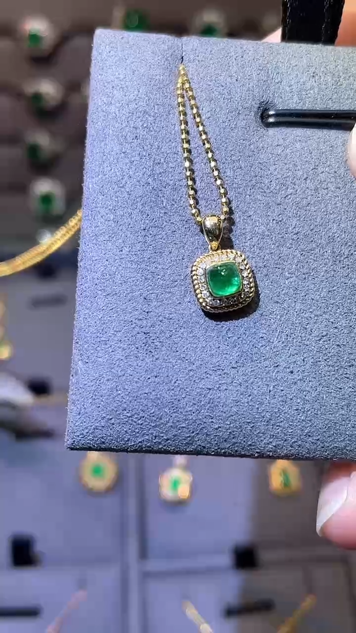 18K金镶嵌吊坠(不含链)祖母绿0.32ct