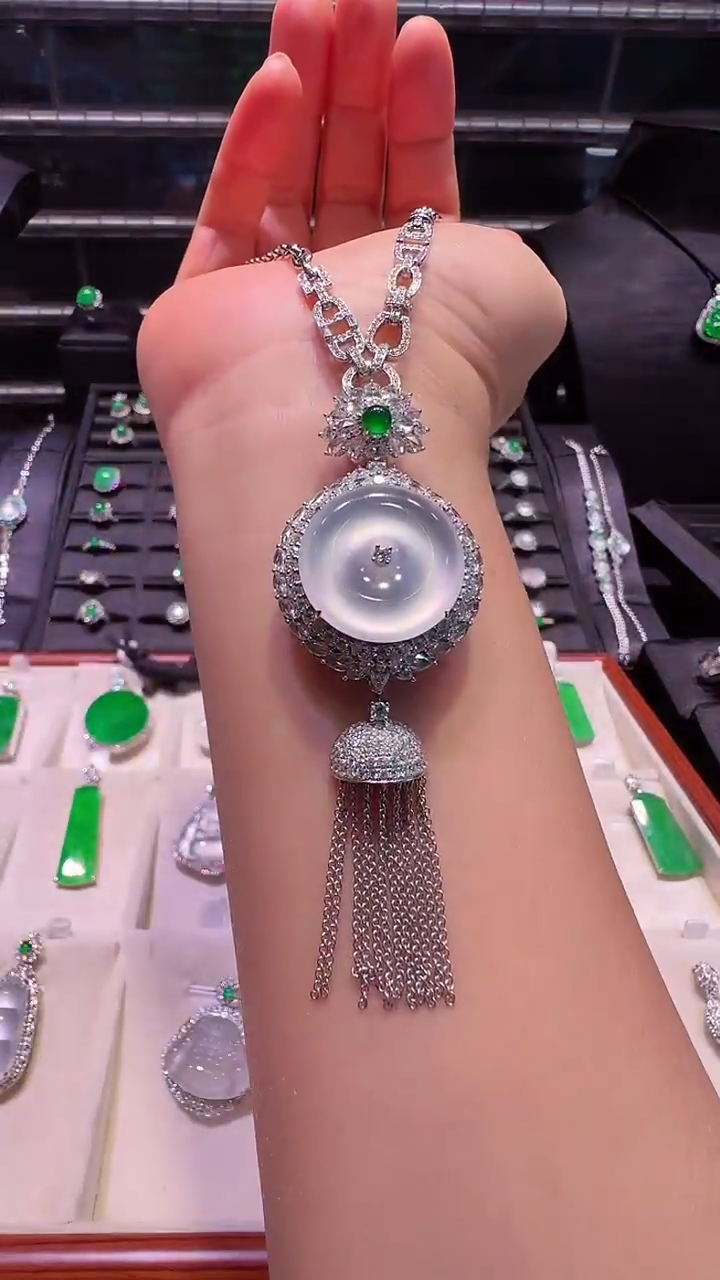 【闪购商品】翡翠吊坠(不含链)18K金镶嵌平安扣