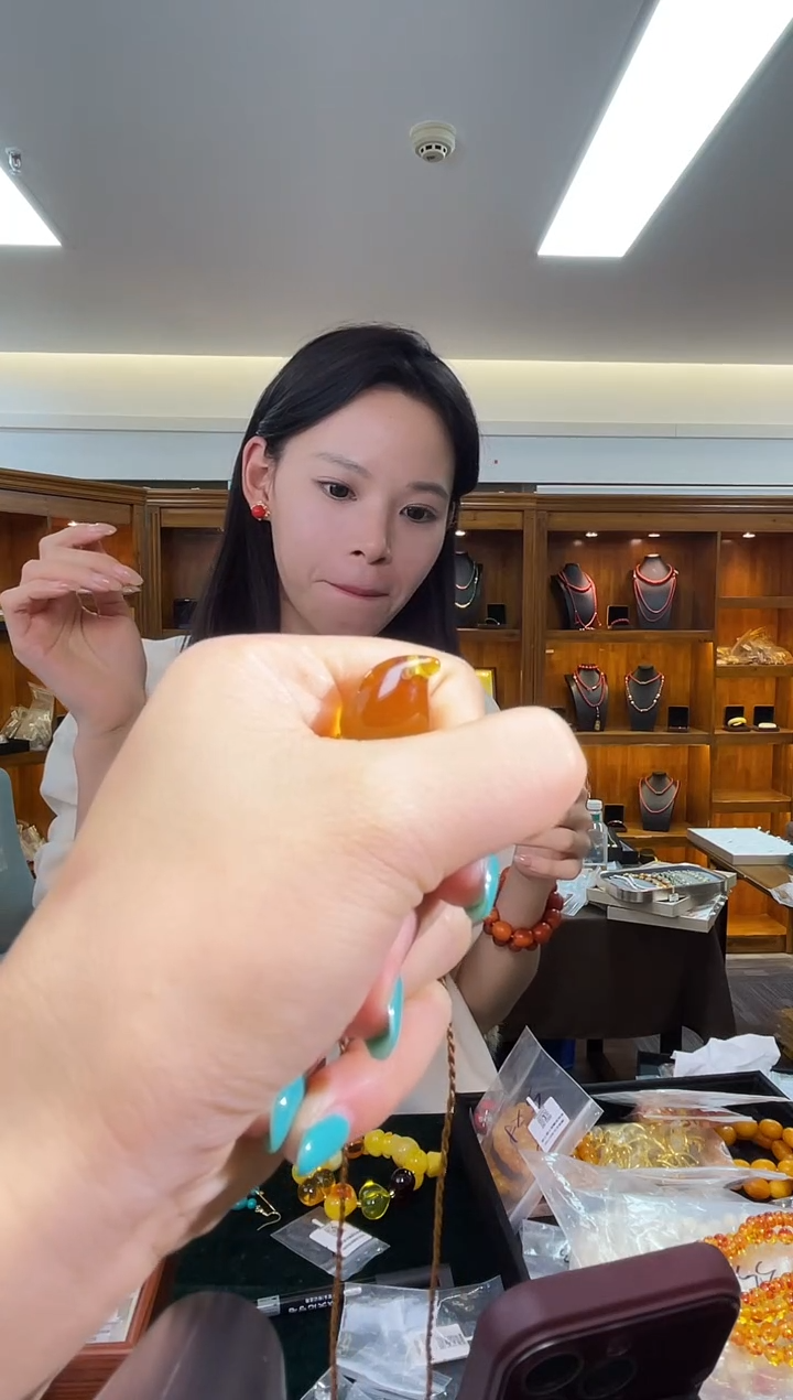 琥珀颈饰未镶嵌（多样性发一件）