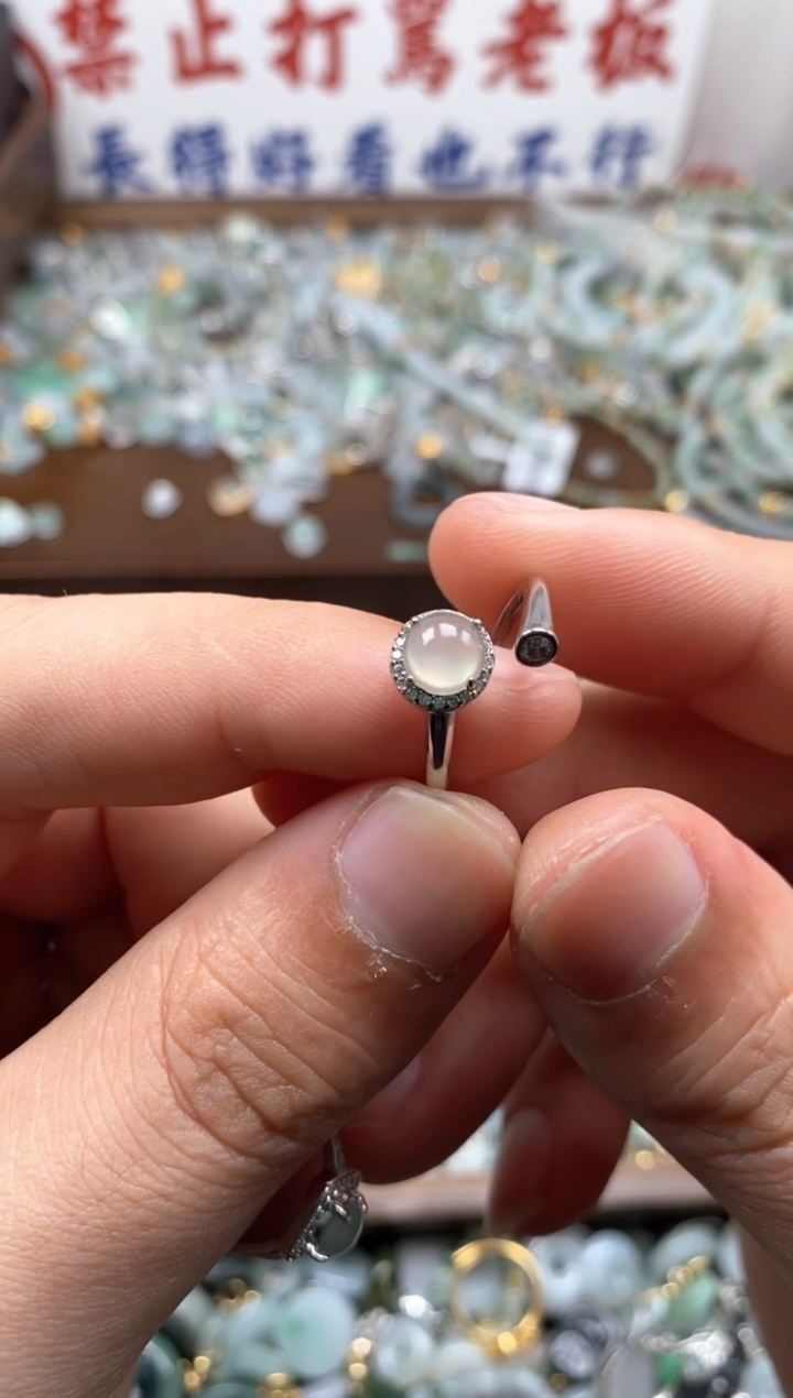 【闪购商品】翡翠颈饰未镶嵌哥哥