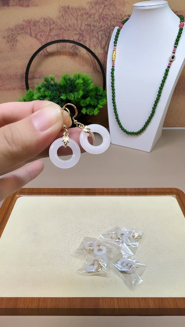 14K金镶嵌和田玉耳饰E168 
