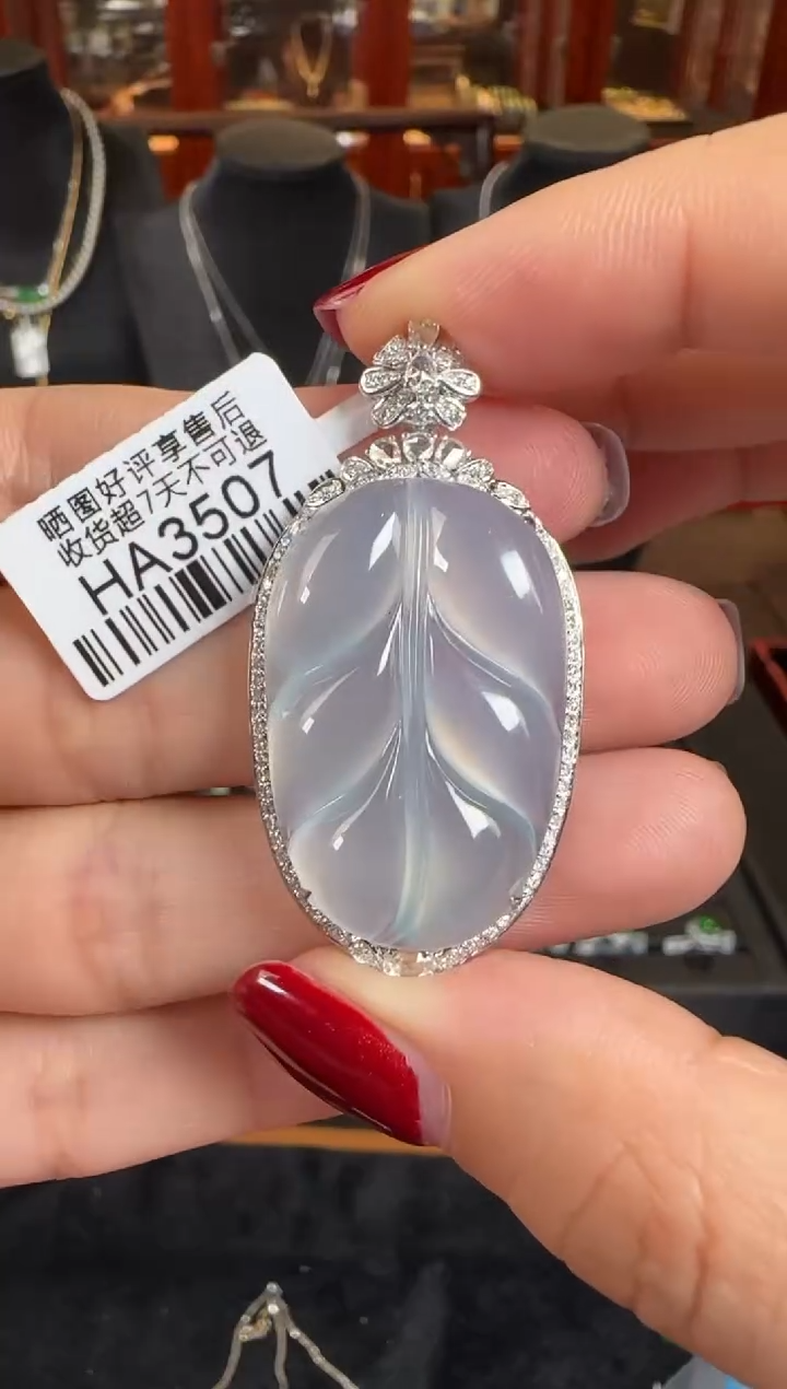 颈饰18K金镶嵌翡翠HA3507冰叶子