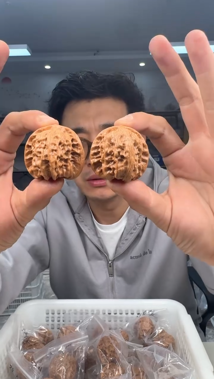 【闪购商品】文玩核桃把件38野狼