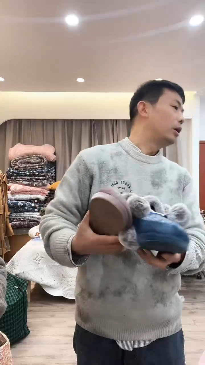 棉棉D22 39码鞋子一双  