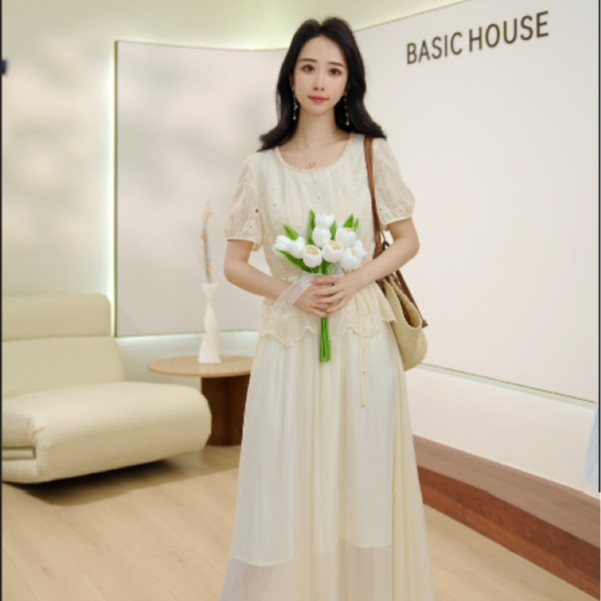 Basic House/百家好夏季时尚气质绣花百搭轻奢连衣裙套A25XL758
