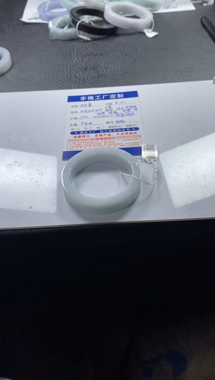 未镶嵌手镯定制翡翠蜂*定制翡翠手镯