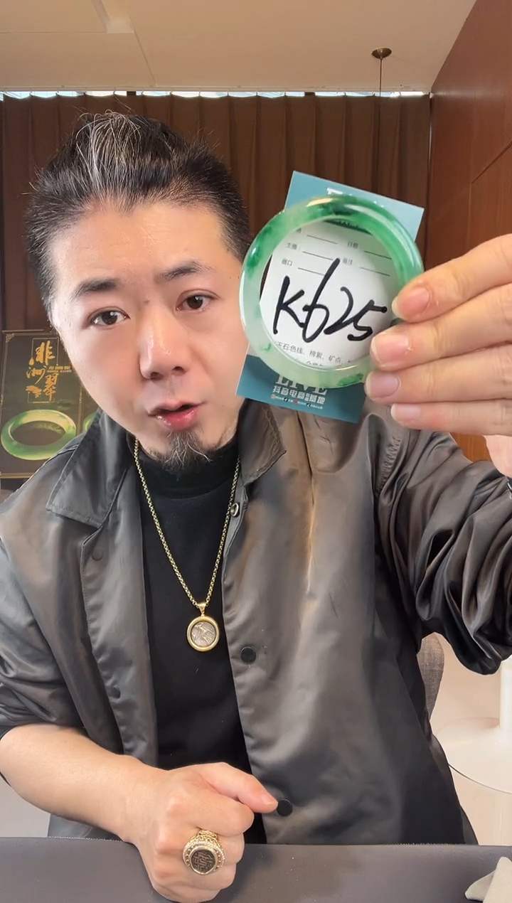 【闪购商品】石英质玉手镯未镶嵌非洲翠