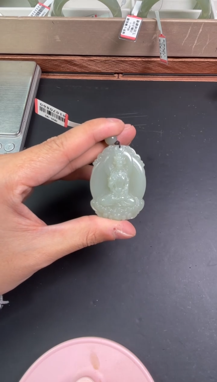 【闪购商品】和田玉吊坠(赠链)未镶嵌且末微色差近矿吊坠