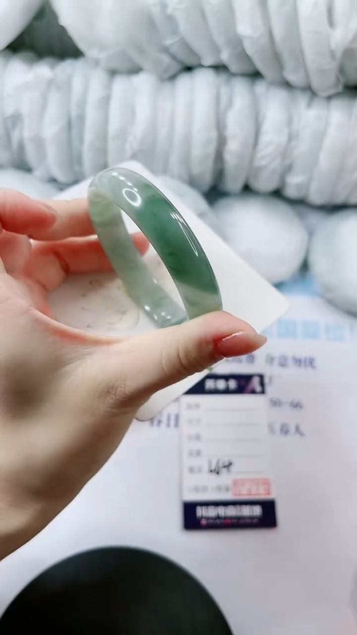 【闪购商品】石英质玉手镯未镶嵌多样性发货L64