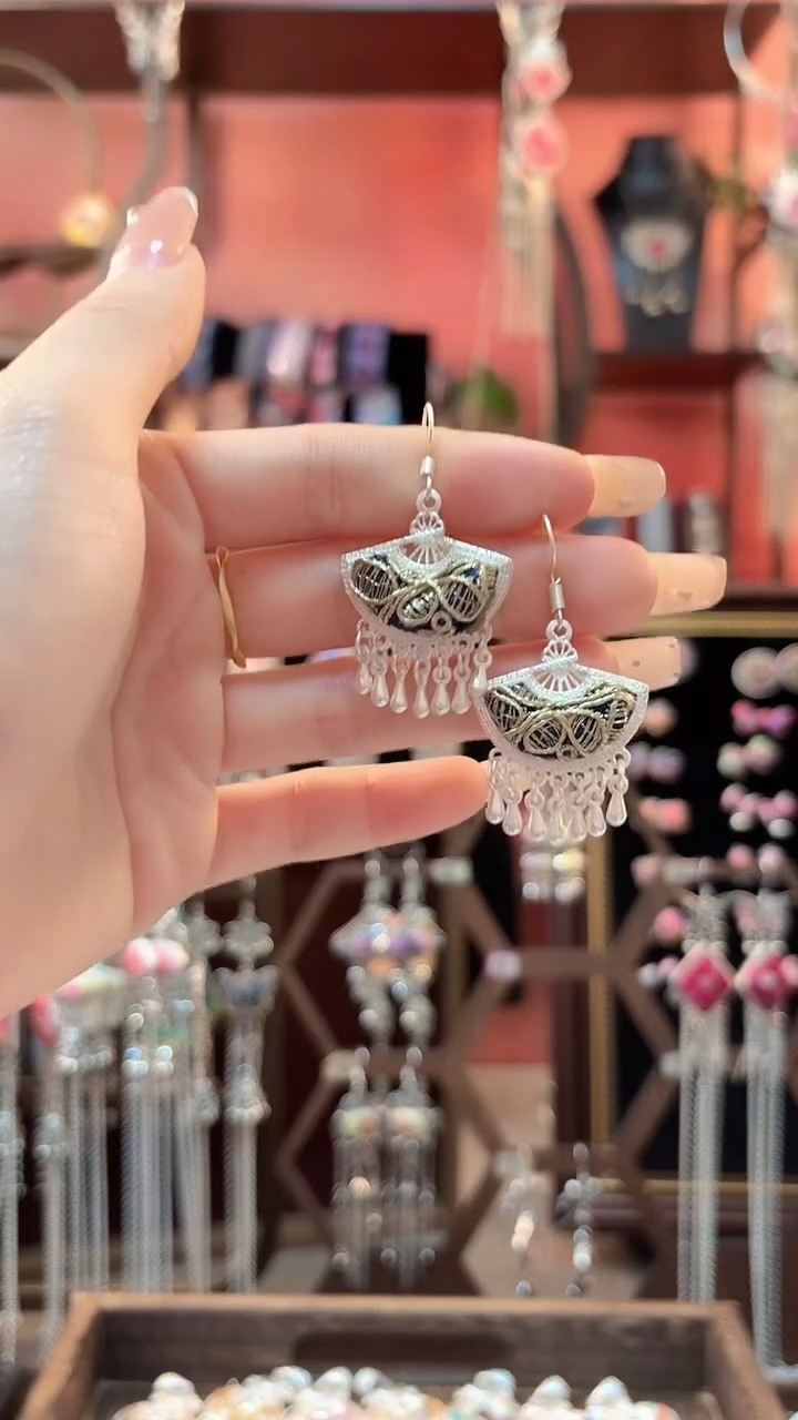 织绣 云织谣民族风精美饰品   370