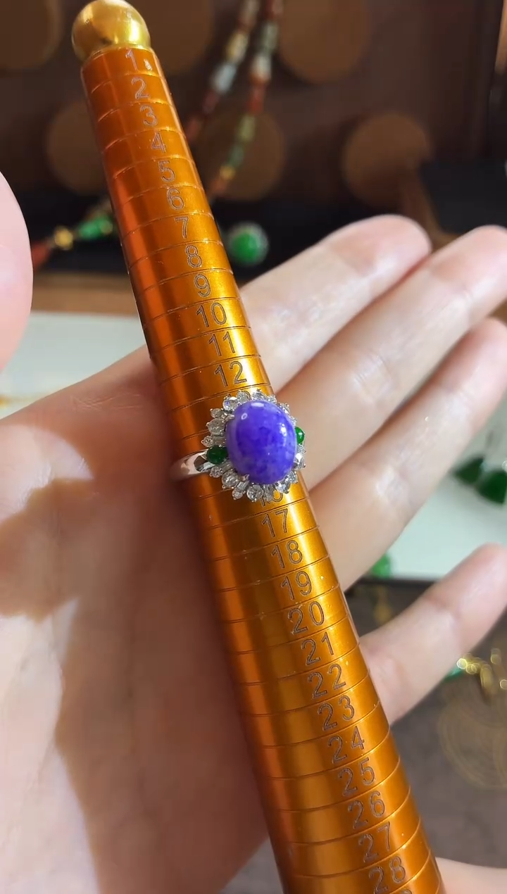 18K金镶嵌戒指翡翠手饰