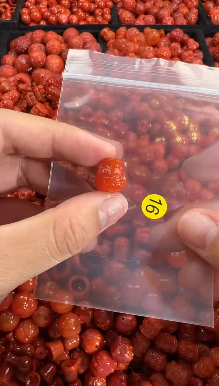 南红玛瑙未镶嵌颈饰1