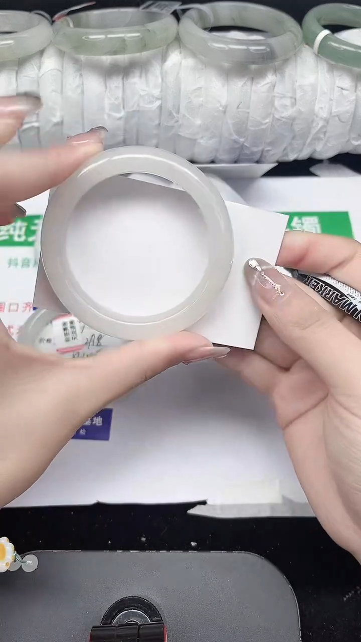 未镶嵌手镯石英质玉100-51/52