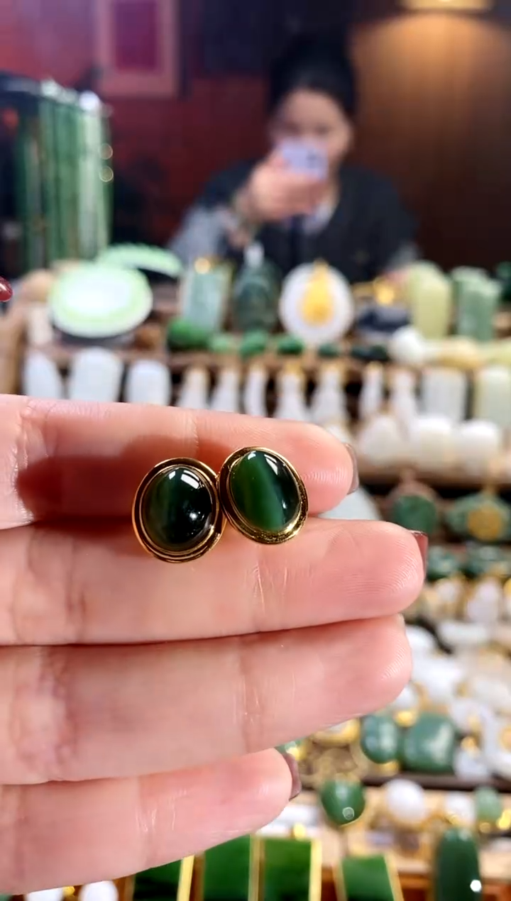 【闪购商品】和田玉耳饰18K金镶嵌蓝猫