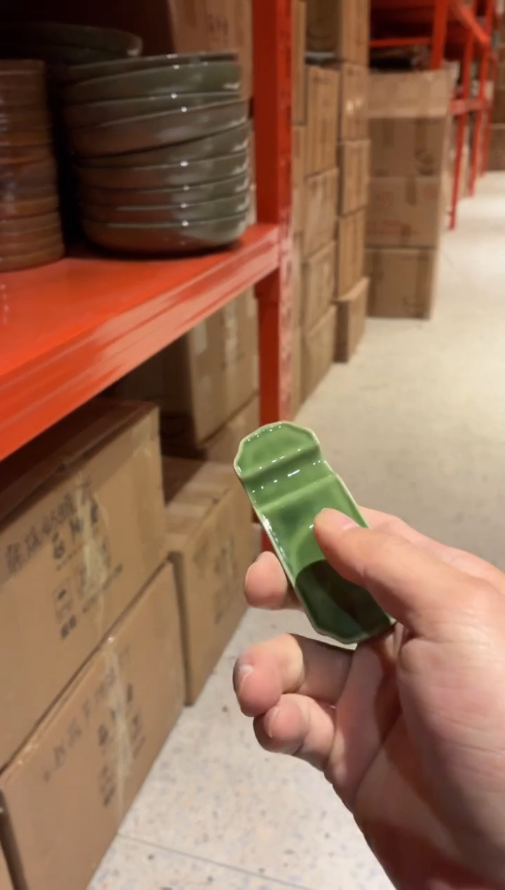 瓷片利****军221 翠绿筷架2个