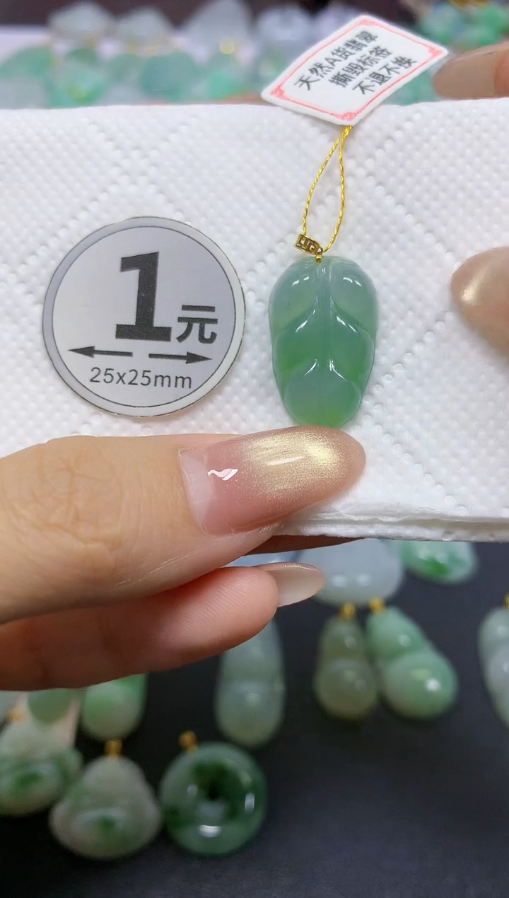 颈饰18K金镶嵌翡翠天然翡翠A货