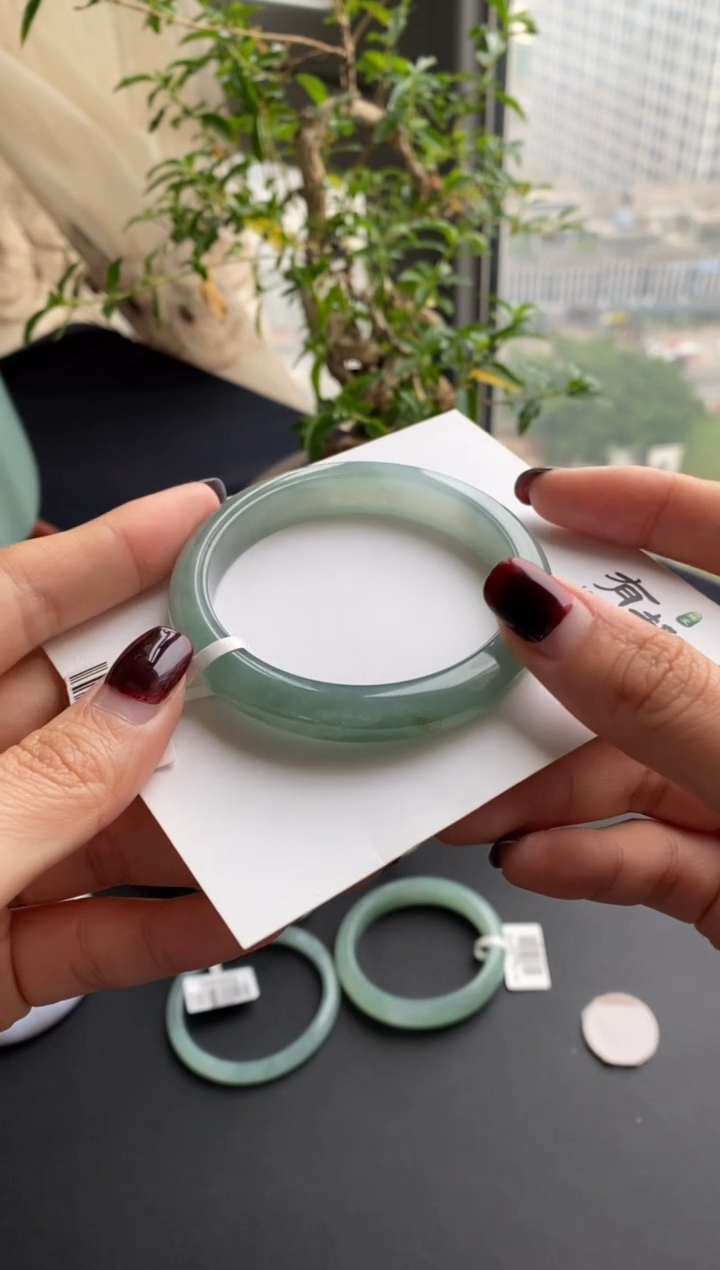 【闪购商品】翡翠手镯未镶嵌54正圈冰油青