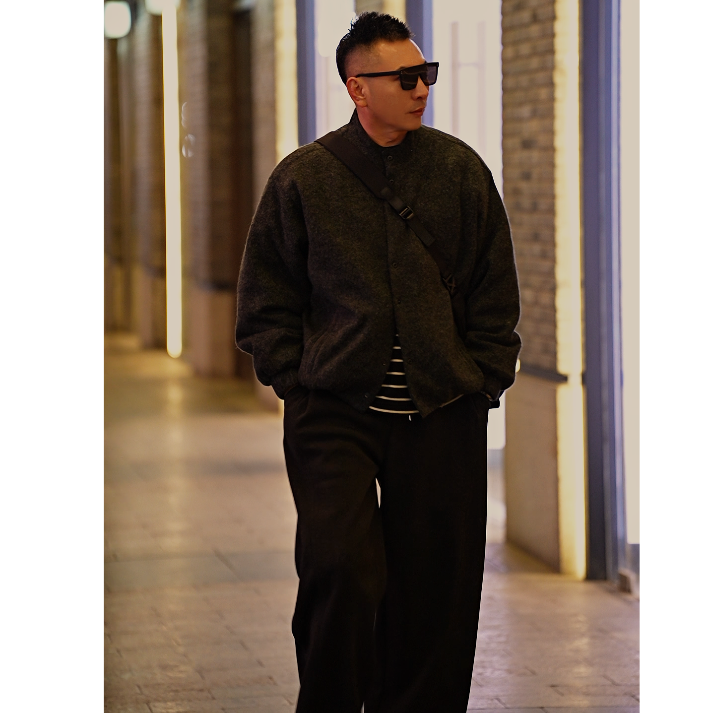 1214/25118-1/1598   男士羽绒服短款宽松90白鸭绒1299