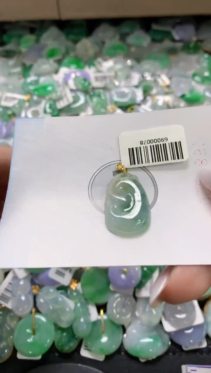 颈饰18K金镶嵌翡翠1111111111111111