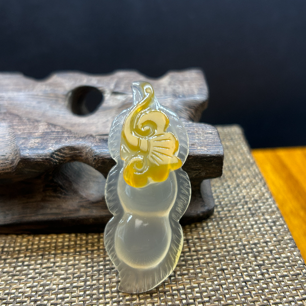 玛瑙雕刻件挂件福豆子/豆角吊坠挂件