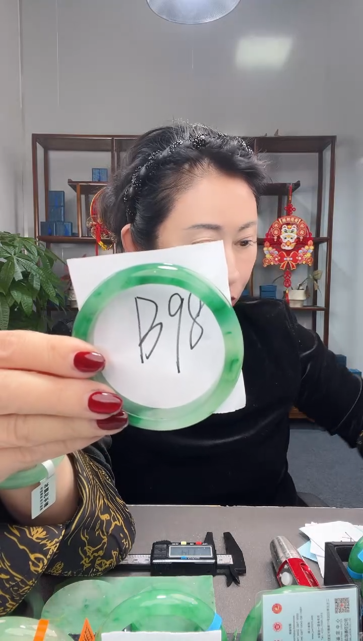 【闪购商品】石英质玉手镯未镶嵌非洲翠