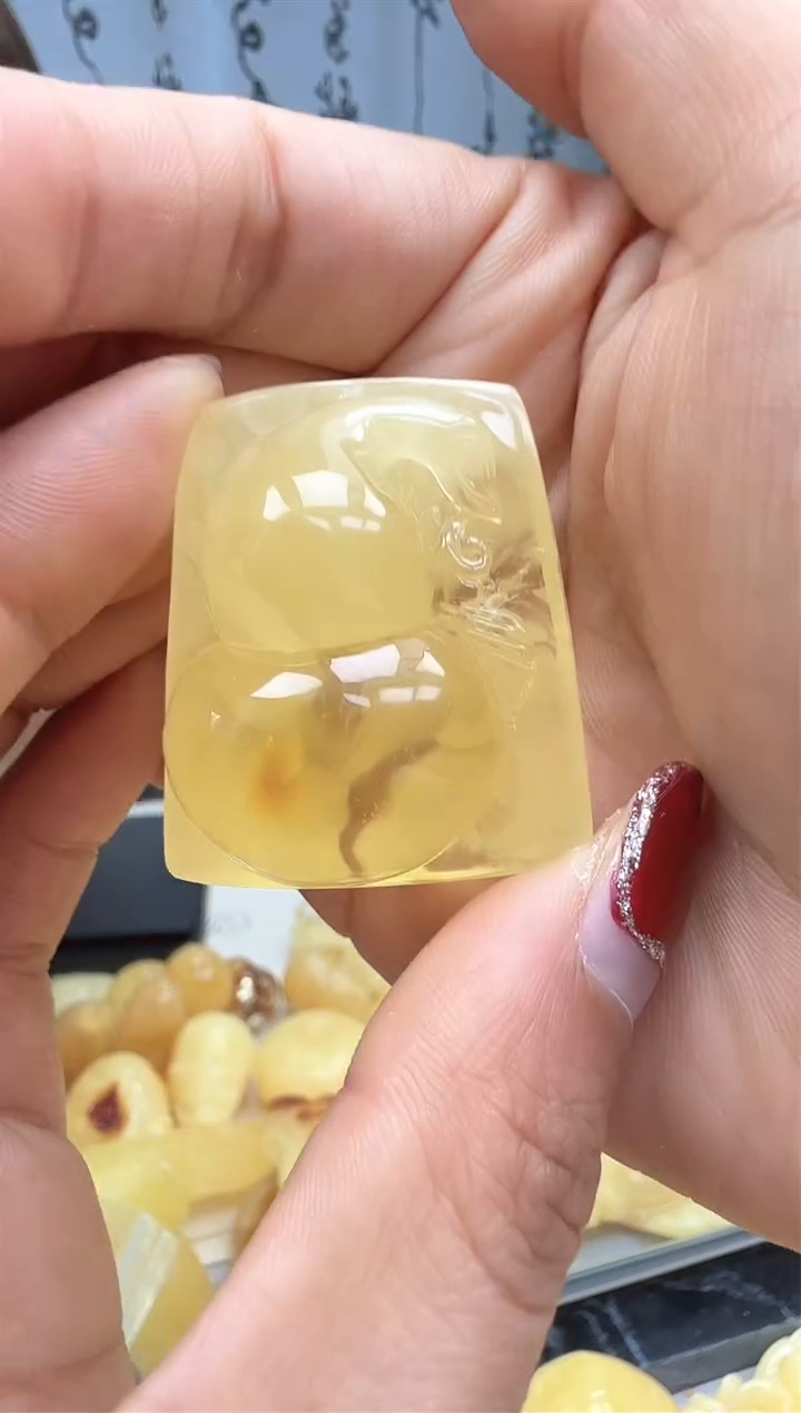 【闪购商品】琥珀裸石未镶嵌挂坠