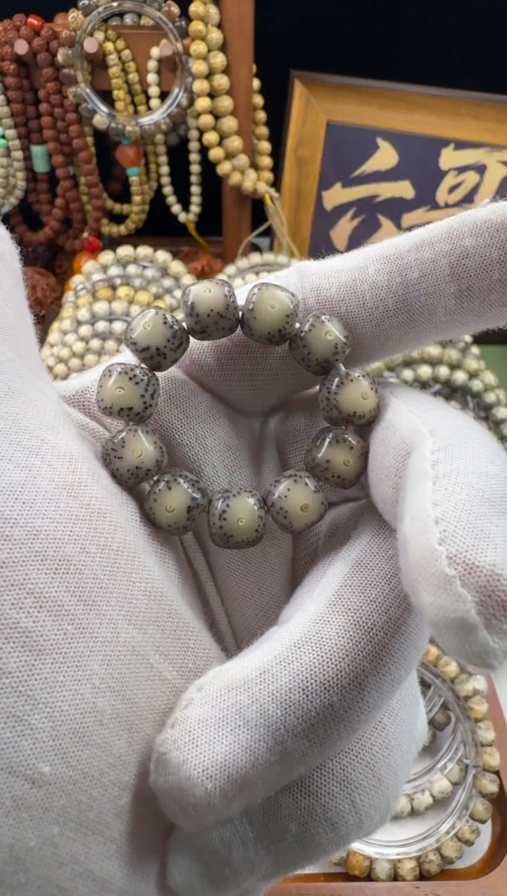 手串星月菩提?****?星月菩提石玉料手捻