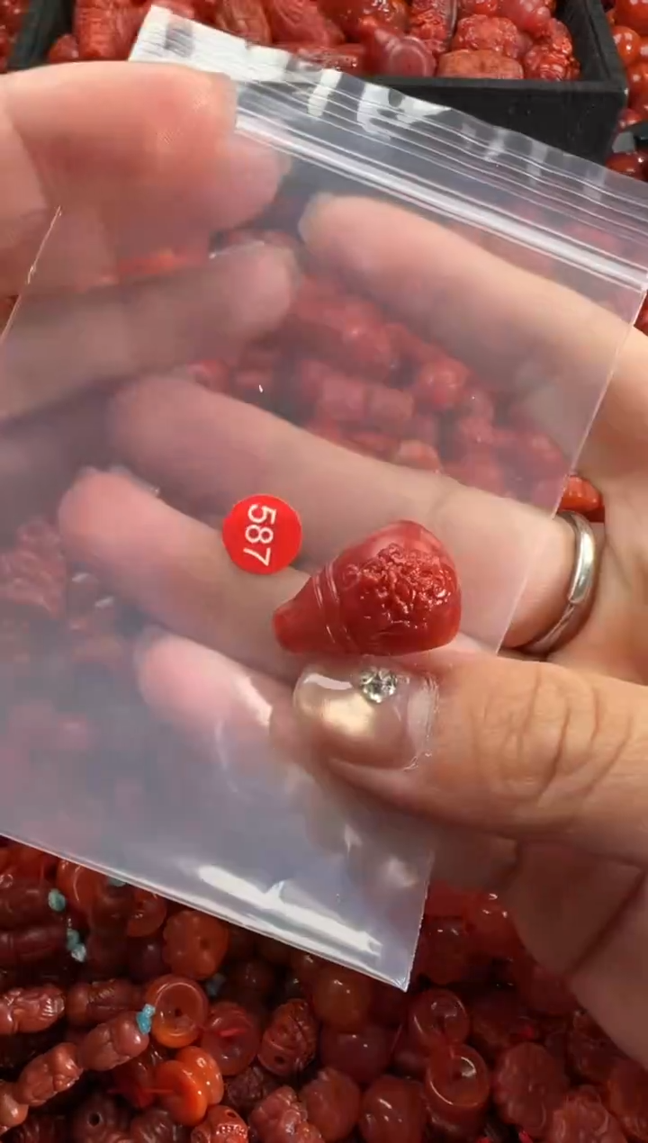 南红玛瑙未镶嵌颈饰1