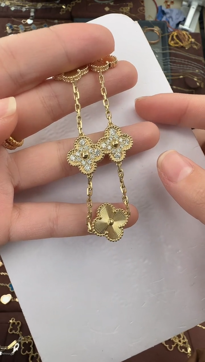 【闪购商品】钻石手链18K金镶嵌镭射间钻五花手链【17克】