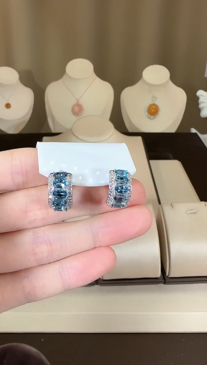 【闪购商品】托帕石耳饰银S925镶嵌8mm耳扣