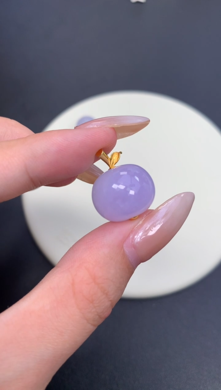 颈饰18K金镶嵌翡翠悠**得48小时鉴赏期 退货不扣服务费