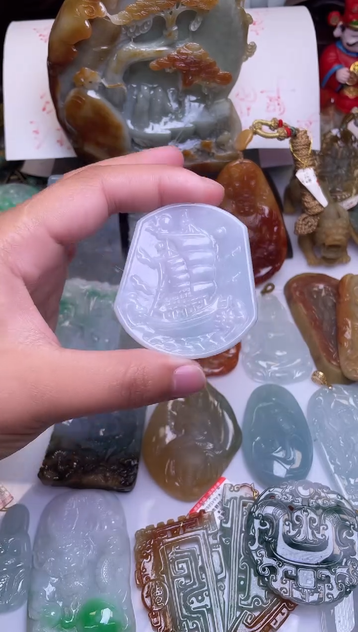 颈饰未镶嵌翡翠一帆风顺