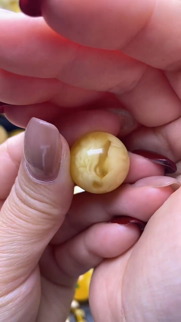 【闪购商品】琥珀裸石未镶嵌月.12