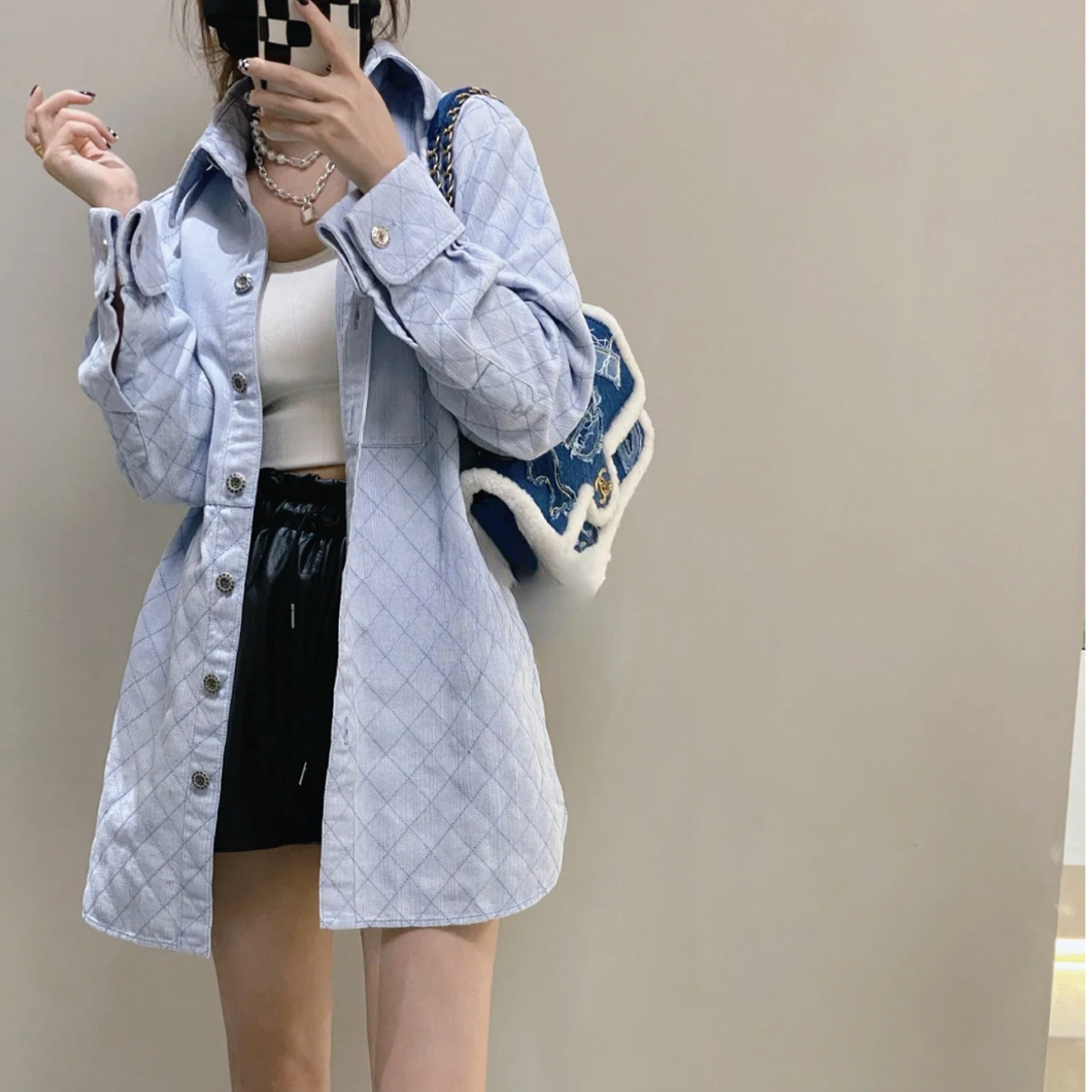 亿颗潮奢 99新 香奈儿 淡蓝色菱格纹中长款牛仔外套 M520