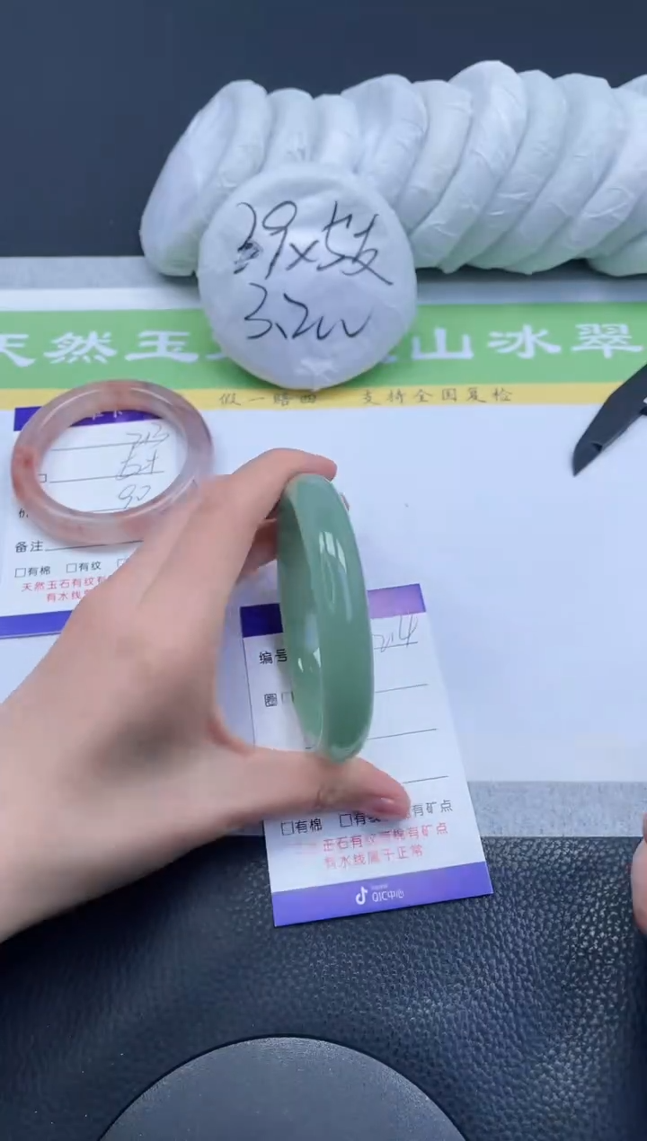 【闪购商品】石英质玉手镯未镶嵌A214-62+