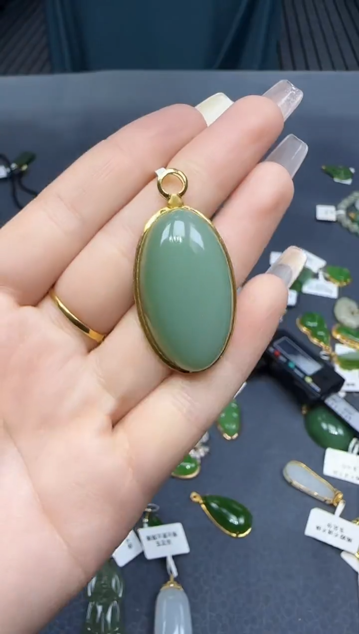 【闪购商品】和田玉挂件18K金镶嵌1