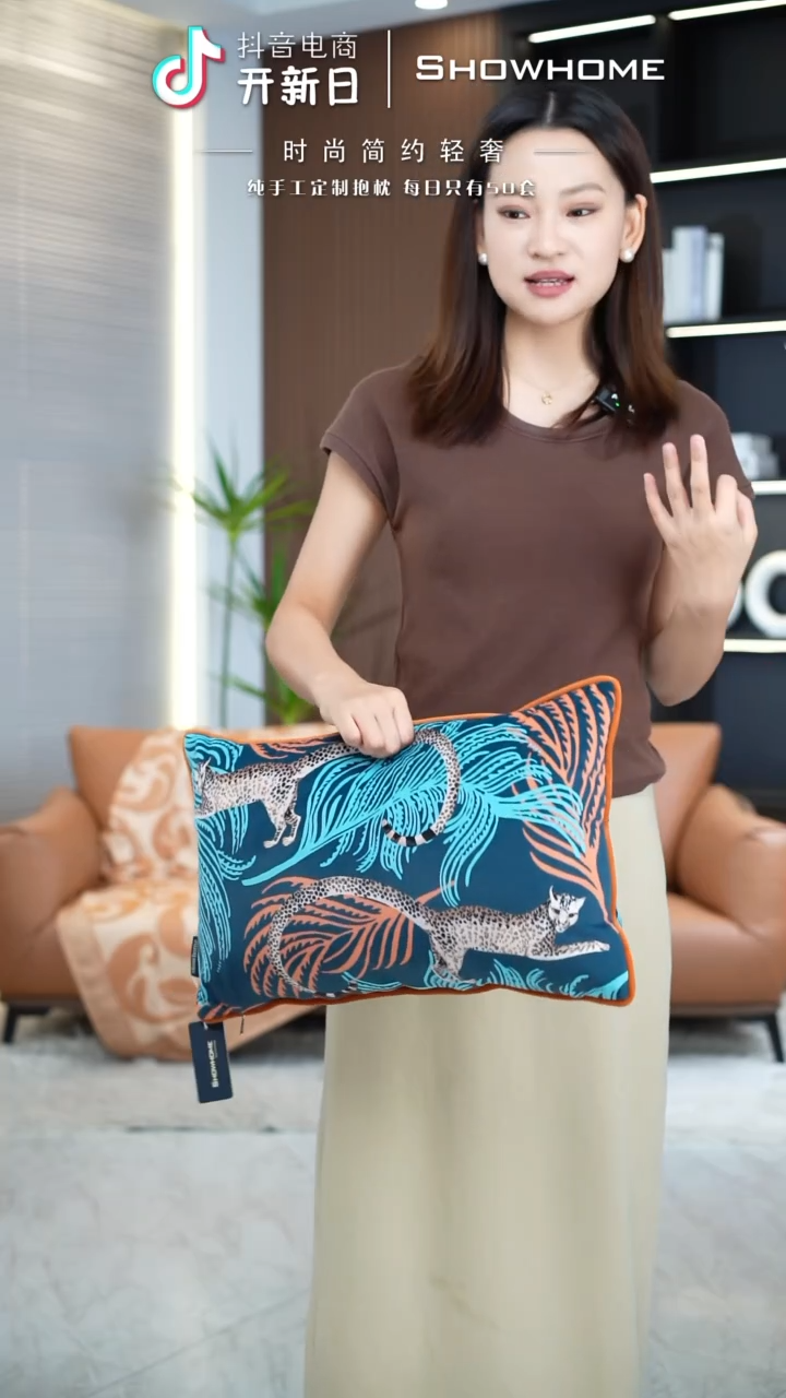 化纤豹纹图案腰枕30X50