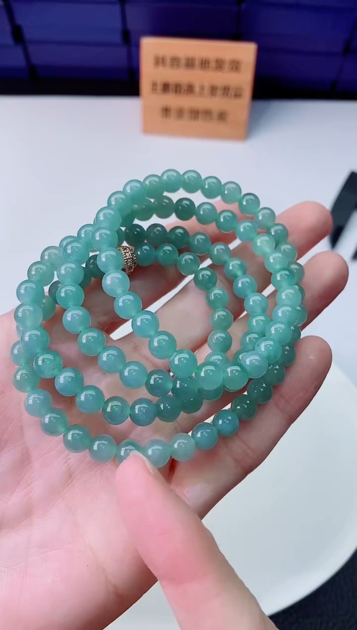 翡翠未镶嵌颈饰  `