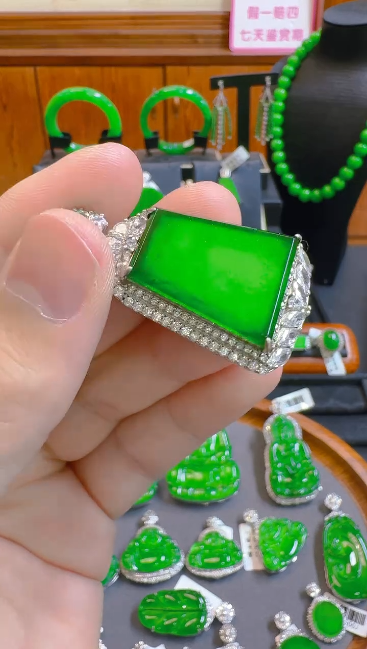 吊坠(赠链)银S925镶嵌翡翠天然A货翡翠