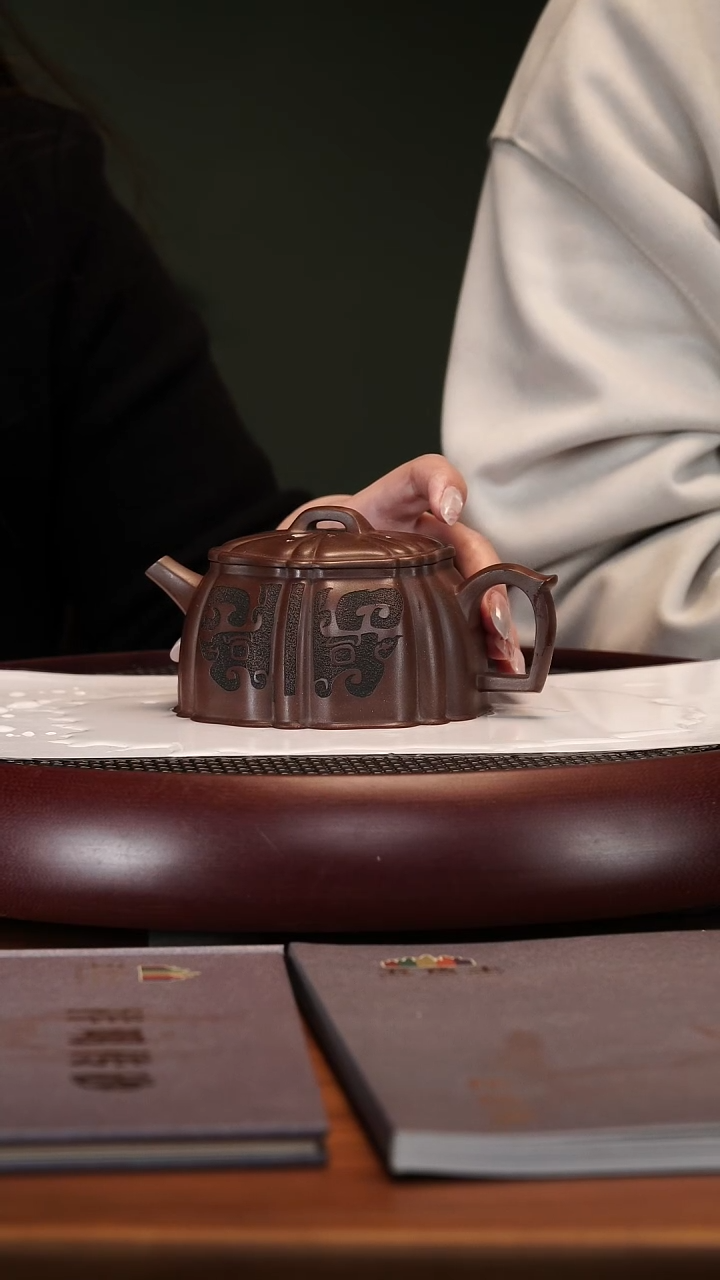 【闪购商品】紫砂茶壶2113YXM筋纹古琴革紫泥350cc