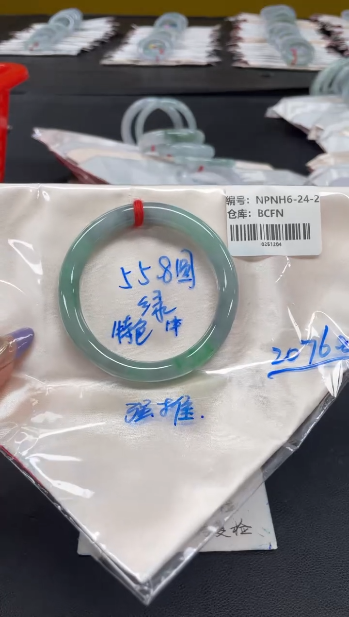 未镶嵌手镯翡翠翡翠手镯